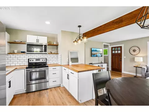 Kitchen - 3021 SE 3rd Ave, Camas, WA 98607 photo 6 of 6