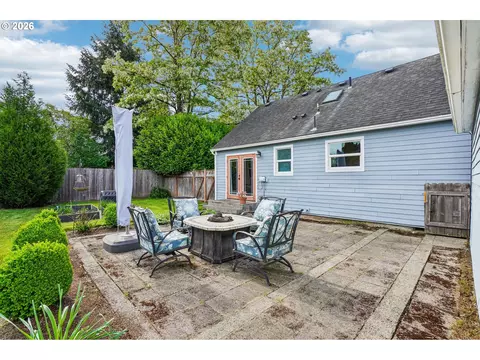 Exterior - 3021 SE 3rd Ave, Camas, WA 98607 photo 3 of 6