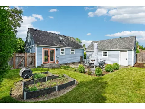 Exterior - 3021 SE 3rd Ave, Camas, WA 98607 photo 4 of 6