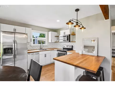 Kitchen - 3021 SE 3rd Ave, Camas, WA 98607 photo 3 of 6