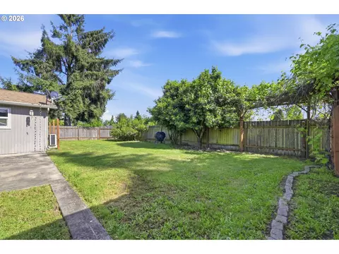 Exterior - 1233 Kenray Loop, Springfield, OR 97477 photo 2 of 6