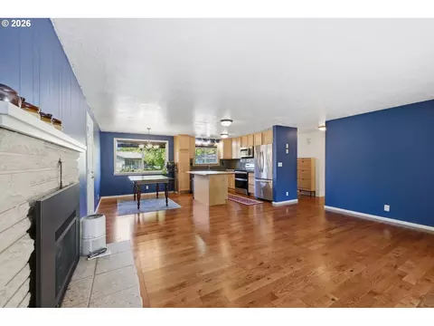 Living - 1233 Kenray Loop, Springfield, OR 97477 photo 1 of 7