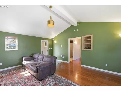 Living - 1233 Kenray Loop, Springfield, OR 97477 photo 7 of 7