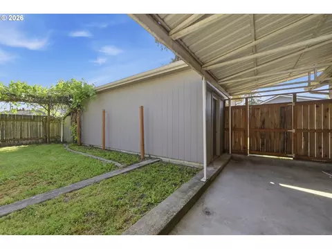 Exterior - 1233 Kenray Loop, Springfield, OR 97477 photo 5 of 6