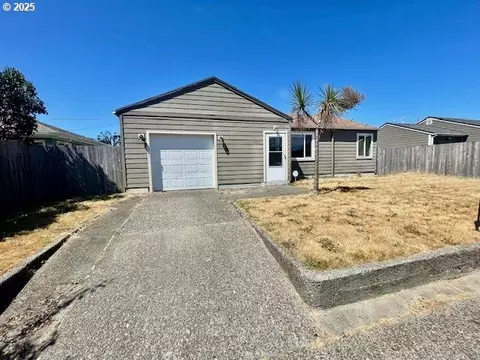 954 Noble Ave, Coos Bay, OR 97420