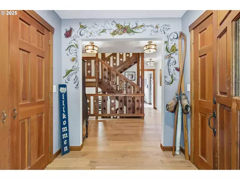 Entry Way - 3031 Loop Rd, Stevenson, WA 98648 photo 3 of 4