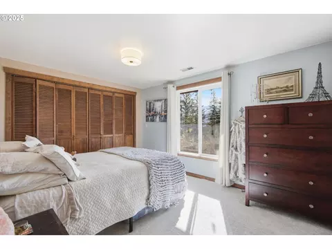 Bedroom - 3031 Loop Rd, Stevenson, WA 98648 photo 1 of 4