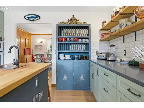 Kitchen - 3031 Loop Rd, Stevenson, WA 98648 photo 5 of 5