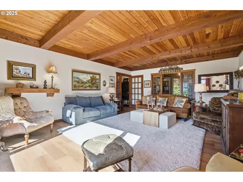 Living - 3031 Loop Rd, Stevenson, WA 98648 photo 1 of 3