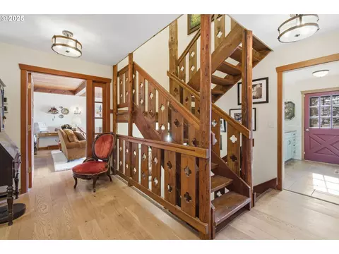 Entry Way - 3031 Loop Rd, Stevenson, WA 98648 photo 4 of 4