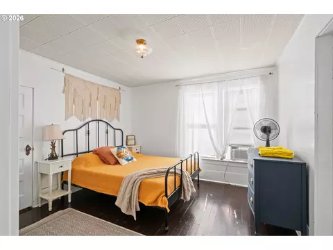 Bedroom - 614 SE Byers Ave, Pendleton, OR 97801 photo 5 of 5