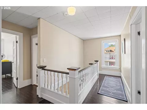 Entry Way - 614 SE Byers Ave, Pendleton, OR 97801 photo 1 of 1