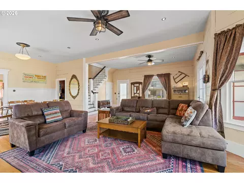 Living - 614 SE Byers Ave, Pendleton, OR 97801 photo 3 of 5
