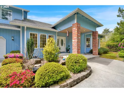 4922 Oceana Dr, Florence, OR 97439