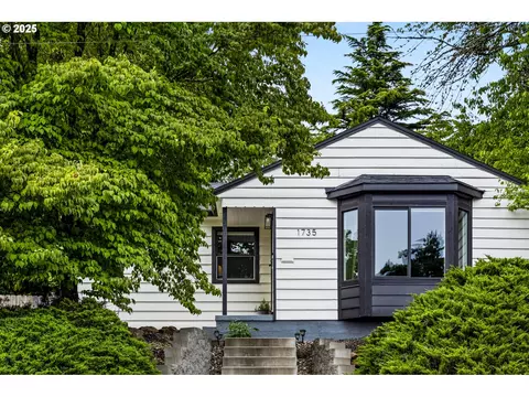 1735 SW Troy St, Portland, OR 97219