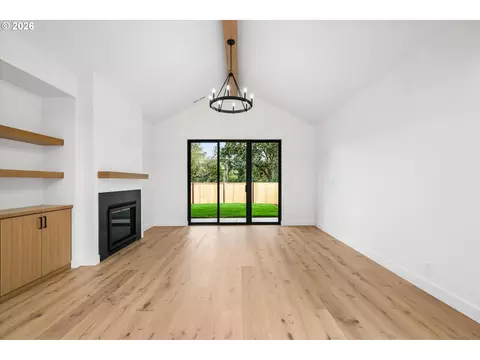 Living - 89 Churchview Dr, Eugene, OR 97408 photo 4 of 5