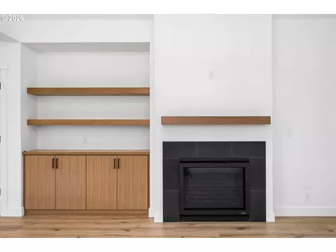 Living - 89 Churchview Dr, Eugene, OR 97408 photo 5 of 5