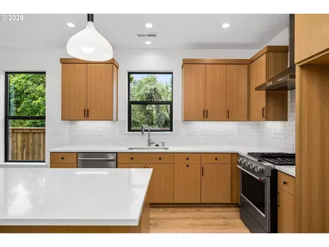 Kitchen - 89 Churchview Dr, Eugene, OR 97408 photo 2 of 5