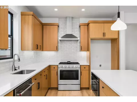Kitchen - 89 Churchview Dr, Eugene, OR 97408 photo 4 of 5