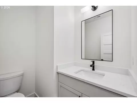 Bath - 89 Churchview Dr, Eugene, OR 97408 photo 3 of 4