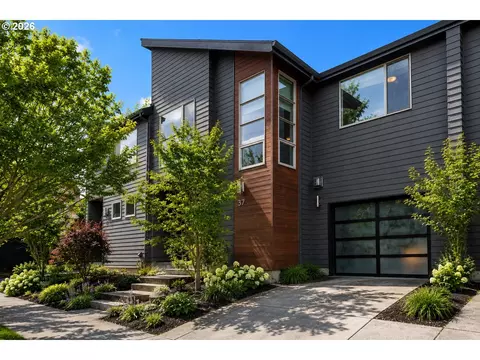 37 NE Skidmore St, Portland, OR 97211
