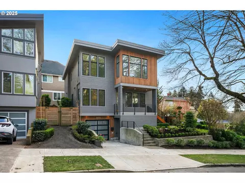 3970 SE Reedway St, Portland, OR 97202