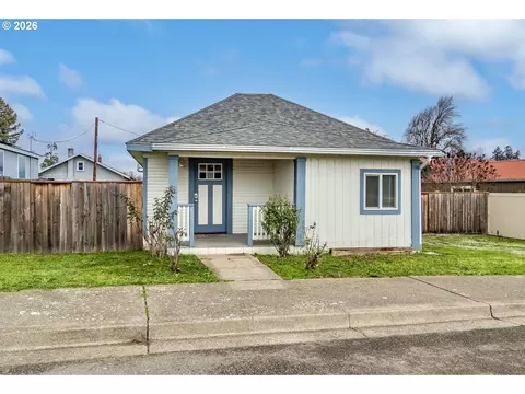 139 R St, Riddle, OR 97469
