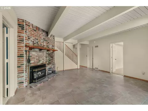 Living - 2225 W 28th Ave, Eugene, OR 97405 photo 6 of 7