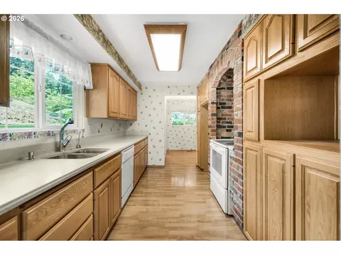 Kitchen - 2225 W 28th Ave, Eugene, OR 97405 photo 1 of 3