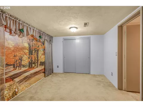 Bedroom - 2225 W 28th Ave, Eugene, OR 97405 photo 5 of 6