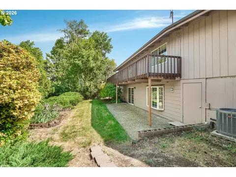 Exterior - 2225 W 28th Ave, Eugene, OR 97405 photo 4 of 7