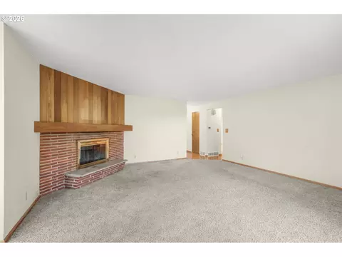 Living - 2225 W 28th Ave, Eugene, OR 97405 photo 3 of 7