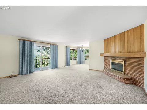 Living - 2225 W 28th Ave, Eugene, OR 97405 photo 1 of 7