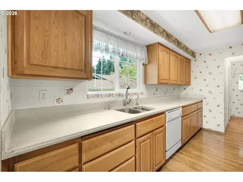 Kitchen - 2225 W 28th Ave, Eugene, OR 97405 photo 2 of 3