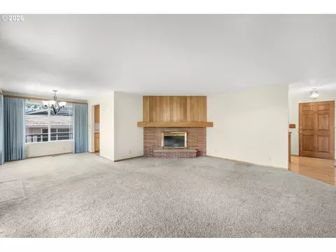 Living - 2225 W 28th Ave, Eugene, OR 97405 photo 2 of 7