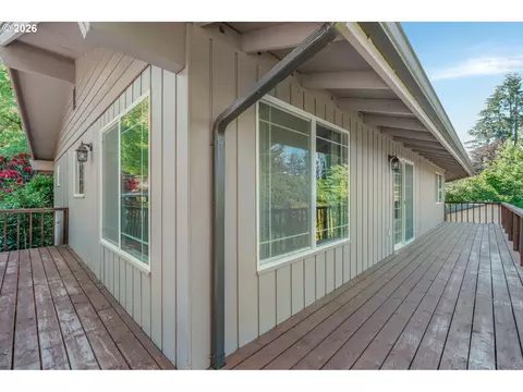 Exterior - 2225 W 28th Ave, Eugene, OR 97405 photo 1 of 7