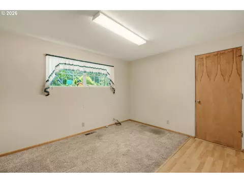 Bedroom - 2225 W 28th Ave, Eugene, OR 97405 photo 3 of 6