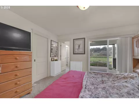 Bedroom - 91375 Marcola Rd, Springfield, OR 97478 photo 3 of 5