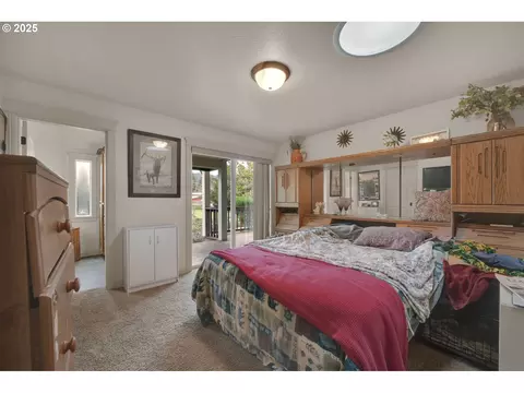 Bedroom - 91375 Marcola Rd, Springfield, OR 97478 photo 2 of 5