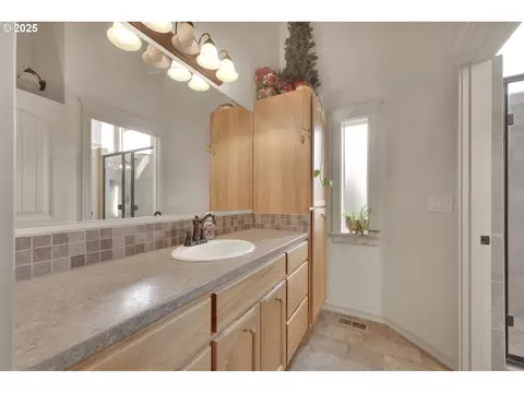 Bath - 91375 Marcola Rd, Springfield, OR 97478 photo 6 of 6