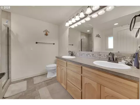 Bath - 91375 Marcola Rd, Springfield, OR 97478 photo 1 of 6