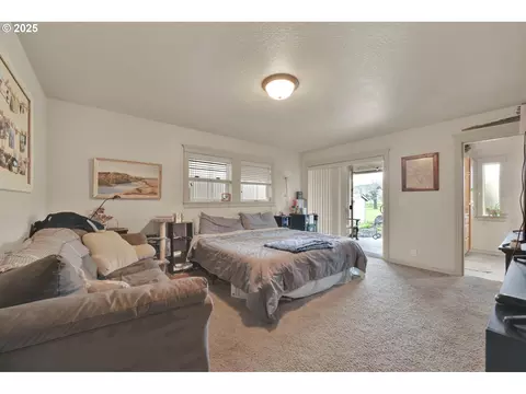 Bedroom - 91375 Marcola Rd, Springfield, OR 97478 photo 4 of 5