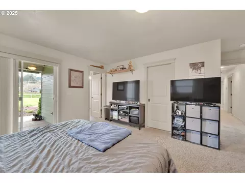Bedroom - 91375 Marcola Rd, Springfield, OR 97478 photo 5 of 5