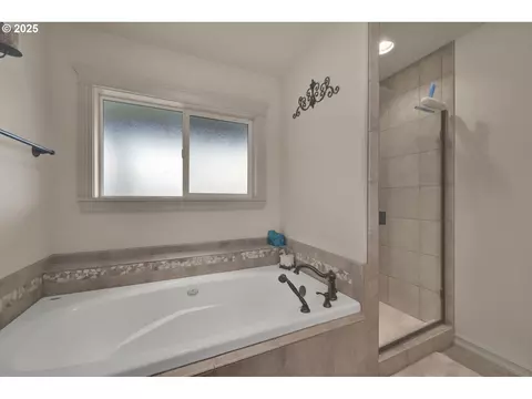 Bath - 91375 Marcola Rd, Springfield, OR 97478 photo 2 of 6