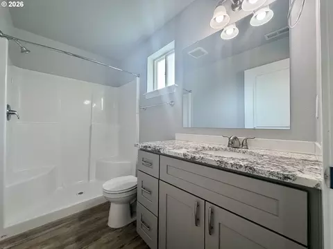 Bath - 140 SEighth Ct, Irrigon, OR 97844 photo 1 of 2