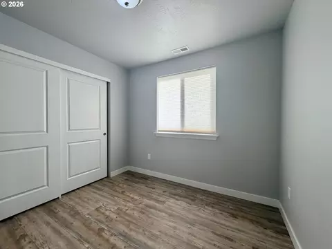 Bedroom - 140 SEighth Ct, Irrigon, OR 97844 photo 3 of 4