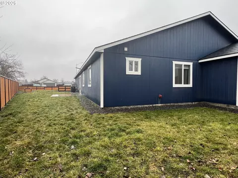 Exterior - 140 SEighth Ct, Irrigon, OR 97844 photo 5 of 5
