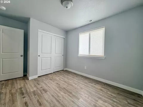Bedroom - 140 SEighth Ct, Irrigon, OR 97844 photo 4 of 4
