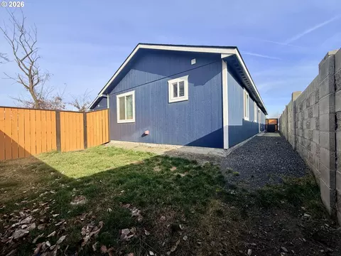Exterior - 140 SEighth Ct, Irrigon, OR 97844 photo 2 of 5