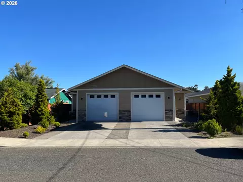 1640 19th St, Florence, OR 97439